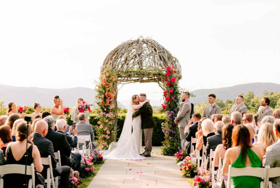 Gallery Kiss Wedding Celebrating