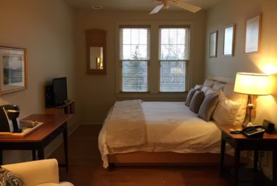 Gallery Small King Inn Staying