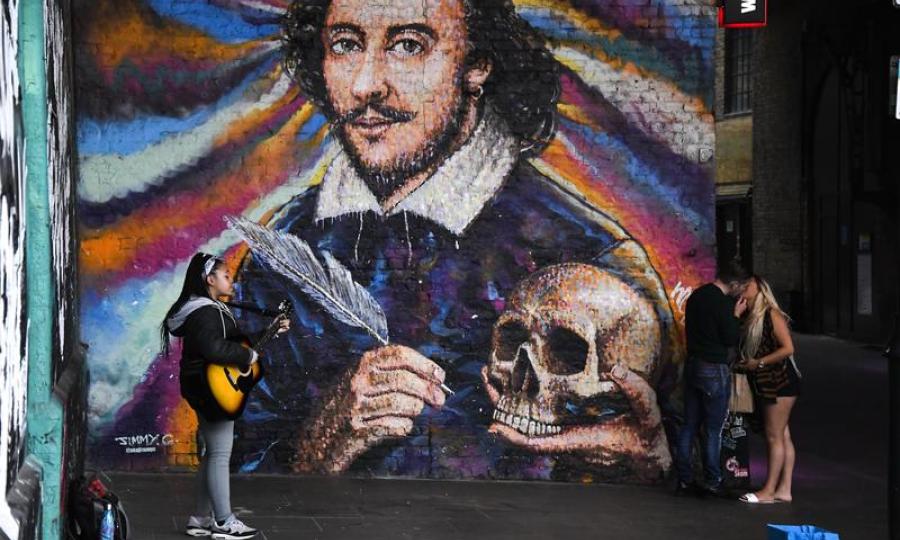How Shakespeare Became An American Hero